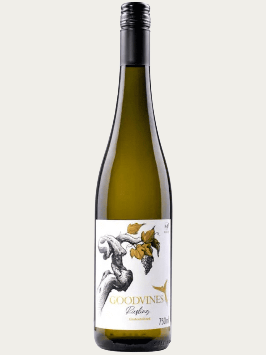 Wytrawne bezalkoholowe wino białe Goodvines Riesling w klasycznej oliwkowej butelce z jasną etykietą.