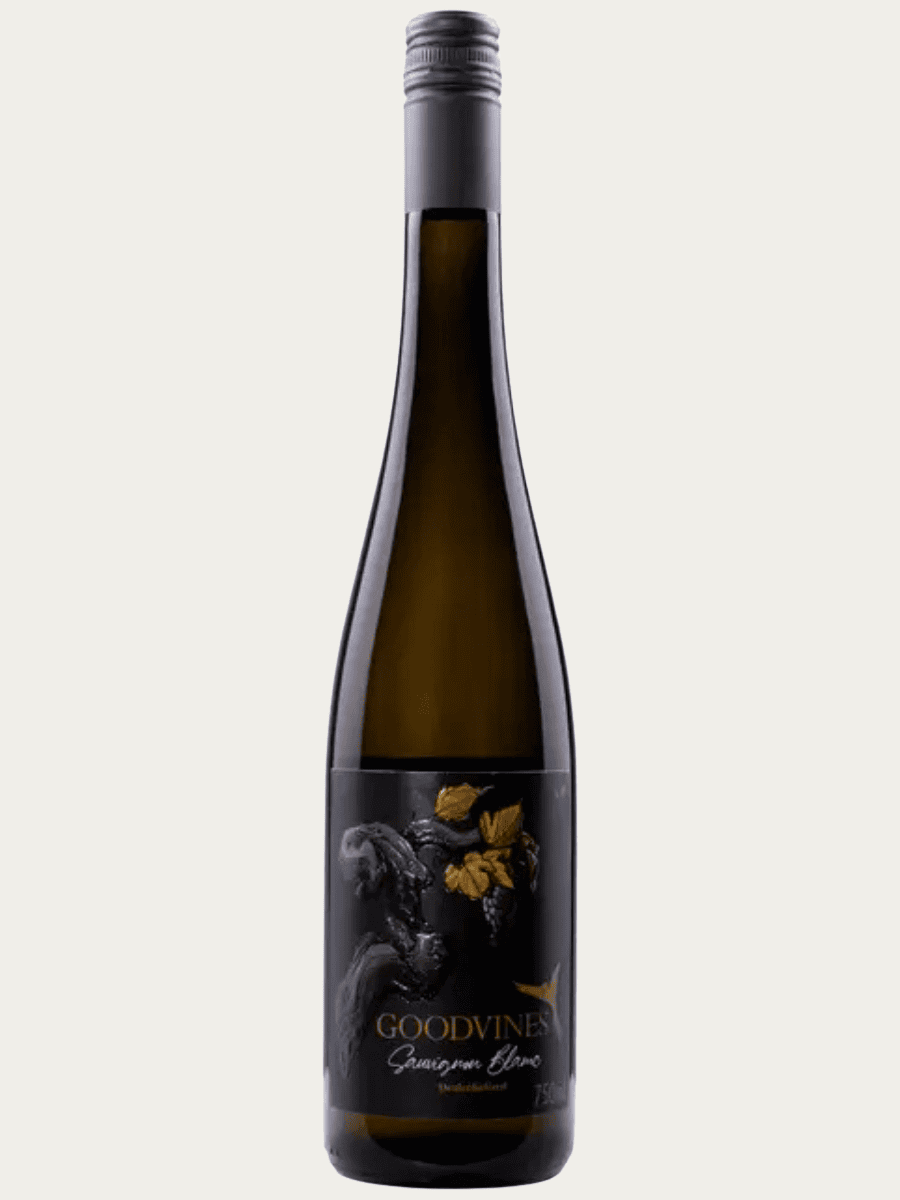 Butelka bezalkoholowego wina białego Goodvines Sauvignon Blanc z elegancką czarną etykietą.