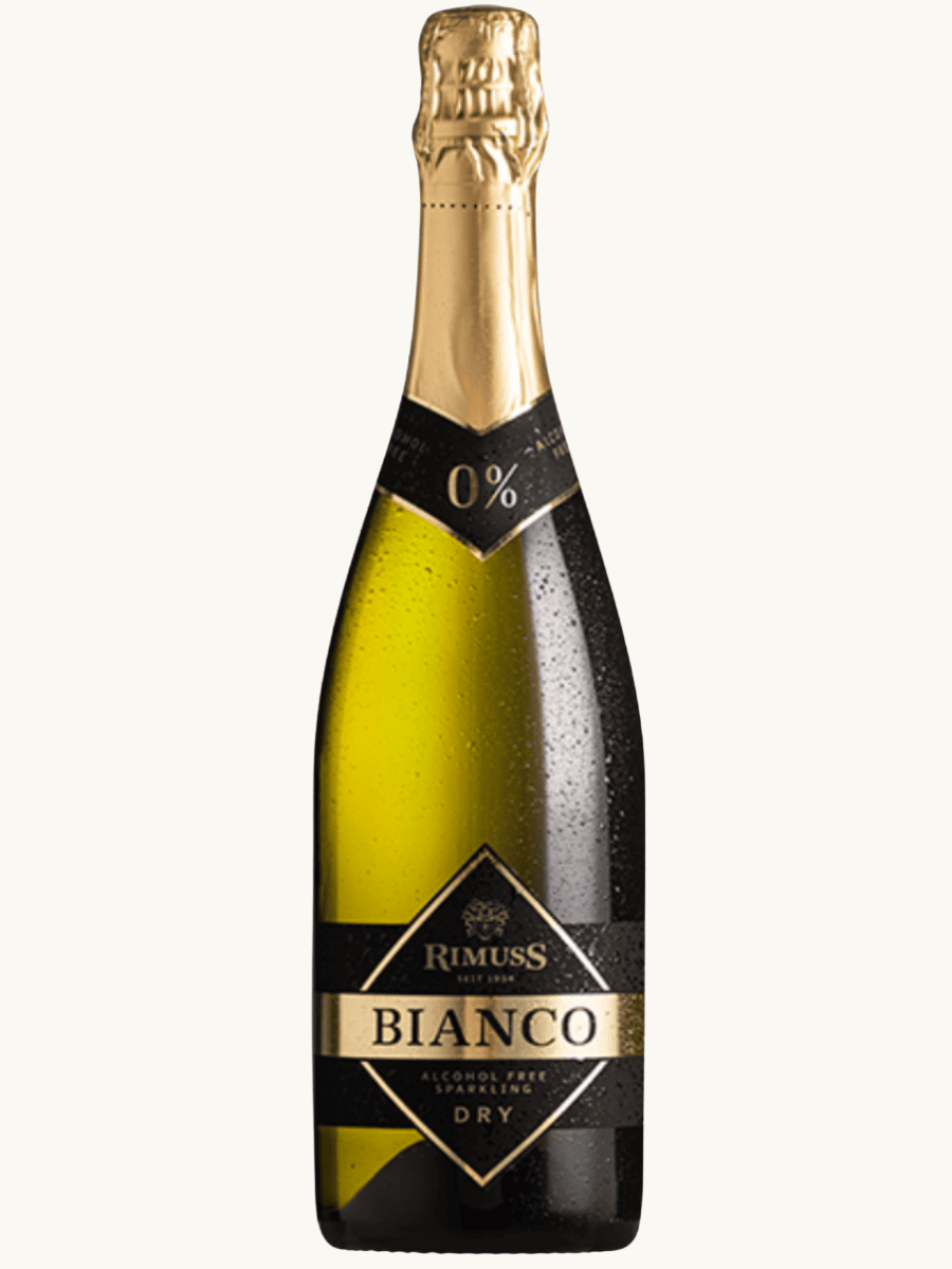 Bezalkoholowe wino musujące Rimuss Bianco Dry w ciemnej butelce ze złotym wykończeniem na białym tle