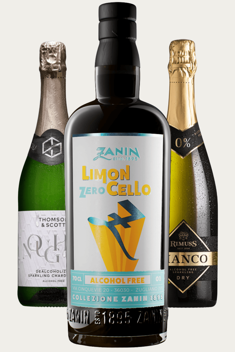 Zestaw składników do przygotowania bezalkoholowego koktajlu Limoncello Spritz Zero, zawierający bezalkoholowy aperitif i dwa bezalkoholowe wina musujące, ustawione na jasnym tle